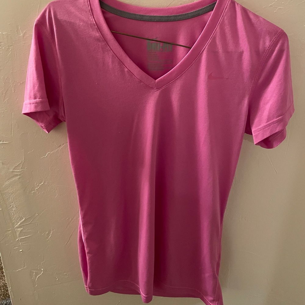 Women’s Nike v-neck TShirt